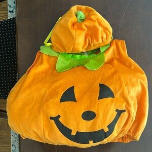 Infant pumpkin costume 0-24 months